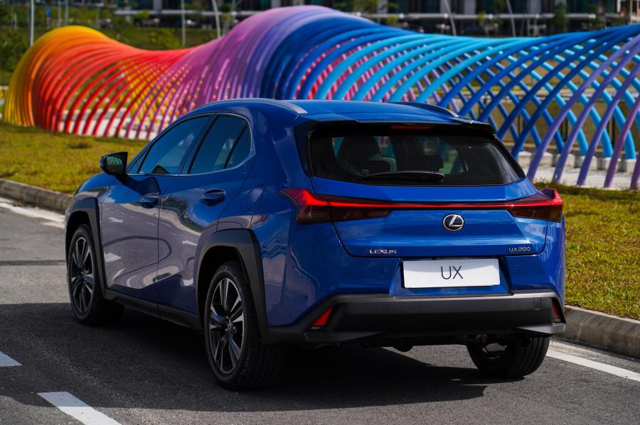  Lexus UX200 2019 года  (MY) (фото 18 из 35)